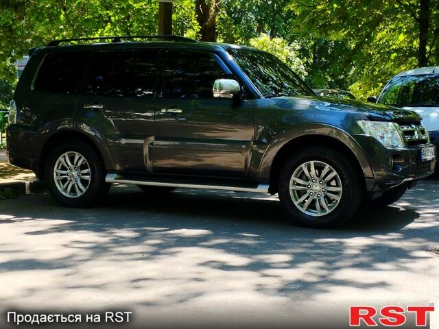 Сірий Міцубісі Паджеро, об'ємом двигуна 3.2 л та пробігом 179 тис. км за 17000 $, фото 1 на Automoto.ua