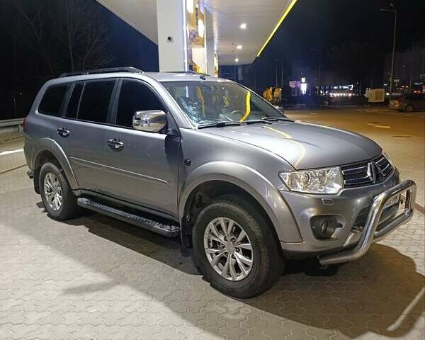 Серый Мицубиси Паджеро, объемом двигателя 2.48 л и пробегом 150 тыс. км за 13777 $, фото 1 на Automoto.ua