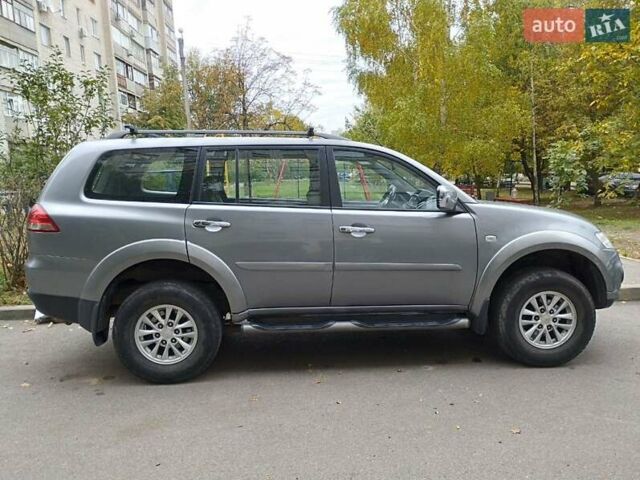 Сірий Міцубісі Паджеро, об'ємом двигуна 2.5 л та пробігом 78 тис. км за 22800 $, фото 1 на Automoto.ua