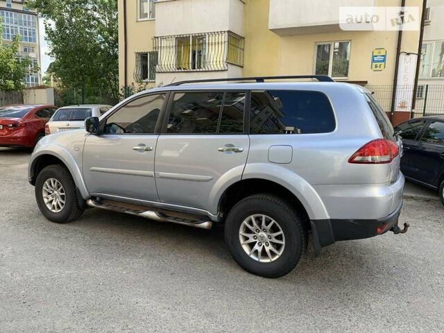 Серый Мицубиси Паджеро, объемом двигателя 2.48 л и пробегом 182 тыс. км за 15200 $, фото 1 на Automoto.ua