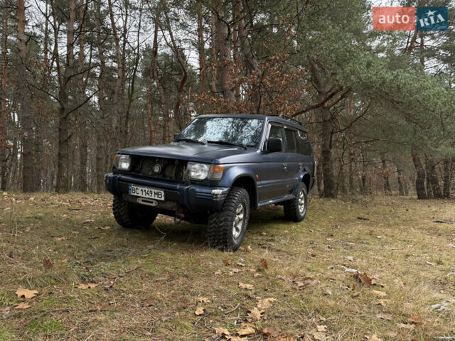 Синий Мицубиси Паджеро, объемом двигателя 3.5 л и пробегом 305 тыс. км за 5300 $, фото 1 на Automoto.ua