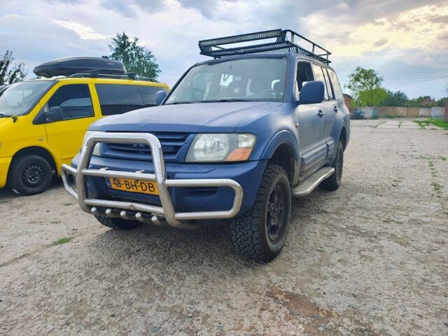 Синий Мицубиси Паджеро, объемом двигателя 3.2 л и пробегом 200 тыс. км за 4500 $, фото 1 на Automoto.ua