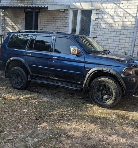 Синій Міцубісі Паджеро, об'ємом двигуна 3 л та пробігом 370 тис. км за 7900 $, фото 1 на Automoto.ua