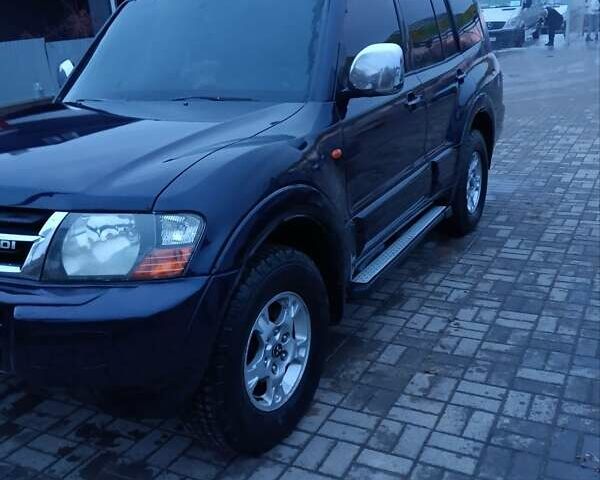 Синий Мицубиси Паджеро, объемом двигателя 3.5 л и пробегом 305 тыс. км за 6300 $, фото 1 на Automoto.ua