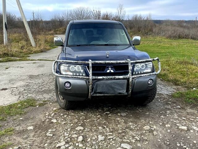 Синій Міцубісі Паджеро, об'ємом двигуна 2.9 л та пробігом 320 тис. км за 4400 $, фото 1 на Automoto.ua