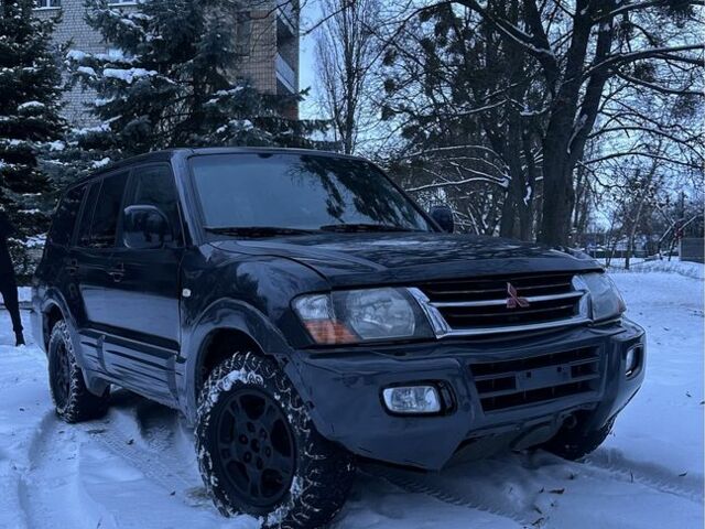 Синий Мицубиси Паджеро, объемом двигателя 3.2 л и пробегом 111 тыс. км за 3700 $, фото 1 на Automoto.ua