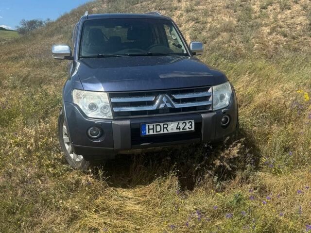 Синий Мицубиси Паджеро, объемом двигателя 3.2 л и пробегом 281 тыс. км за 7142 $, фото 1 на Automoto.ua