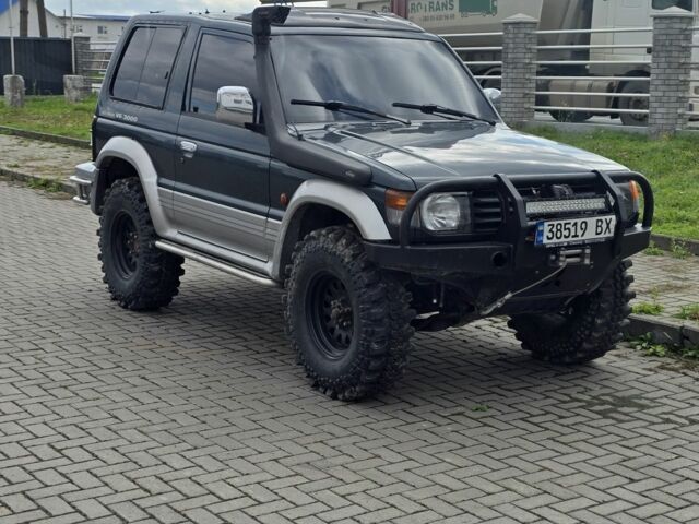 Зеленый Мицубиси Паджеро, объемом двигателя 3 л и пробегом 280 тыс. км за 5500 $, фото 1 на Automoto.ua
