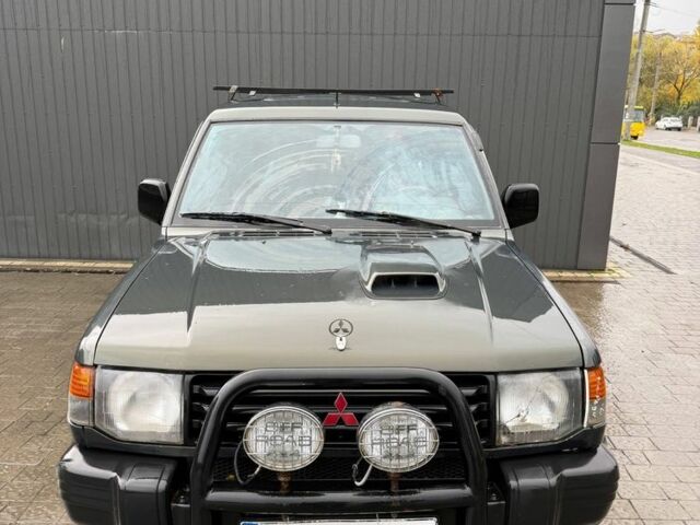 Зелений Міцубісі Паджеро, об'ємом двигуна 2.8 л та пробігом 300 тис. км за 6000 $, фото 1 на Automoto.ua