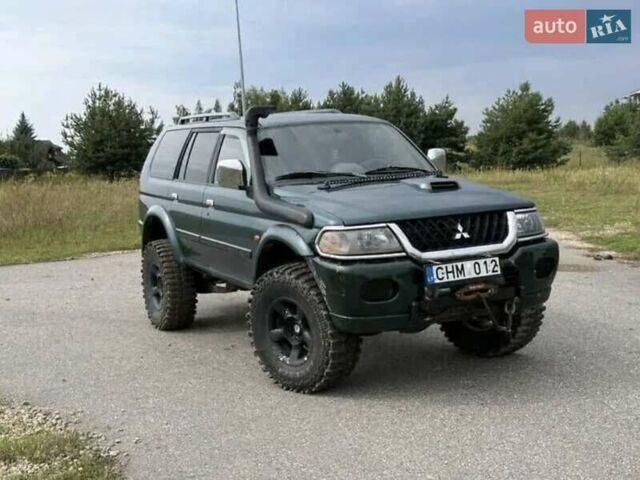 Зеленый Мицубиси Паджеро, объемом двигателя 3.2 л и пробегом 230 тыс. км за 4000 $, фото 1 на Automoto.ua