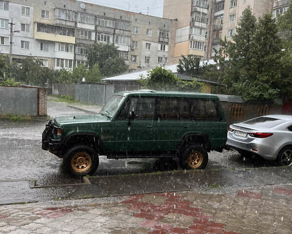 Зеленый Мицубиси Паджеро, объемом двигателя 2.35 л и пробегом 300 тыс. км за 4800 $, фото 1 на Automoto.ua