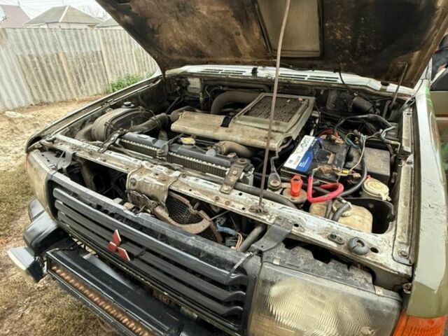 Зелений Міцубісі Паджеро, об'ємом двигуна 2.4 л та пробігом 480 тис. км за 3500 $, фото 1 на Automoto.ua