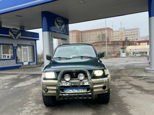 Зеленый Мицубиси Паджеро, объемом двигателя 3 л и пробегом 200 тыс. км за 3700 $, фото 1 на Automoto.ua