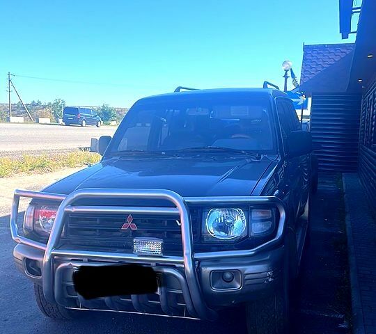 Зелений Міцубісі Паджеро, об'ємом двигуна 3.5 л та пробігом 220 тис. км за 4400 $, фото 1 на Automoto.ua