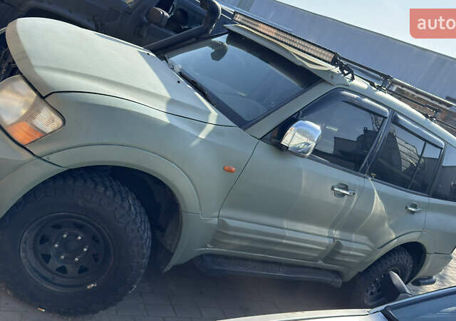 Зеленый Мицубиси Паджеро, объемом двигателя 3.5 л и пробегом 325 тыс. км за 5750 $, фото 1 на Automoto.ua