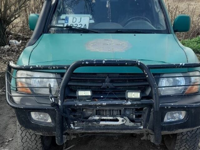 Зелений Міцубісі Паджеро, об'ємом двигуна 3.2 л та пробігом 440 тис. км за 2200 $, фото 1 на Automoto.ua