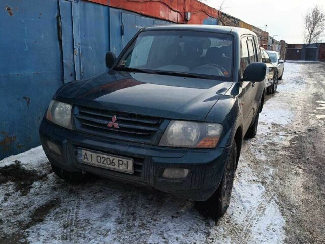 Зелений Міцубісі Паджеро, об'ємом двигуна 3.2 л та пробігом 416 тис. км за 6000 $, фото 1 на Automoto.ua