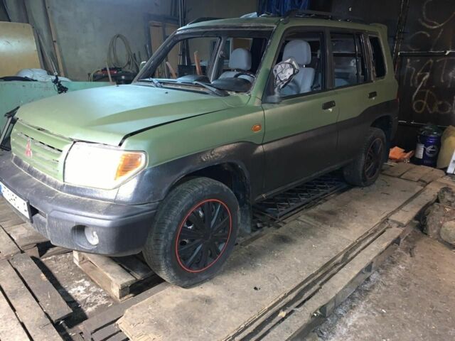 Зеленый Мицубиси Паджеро, объемом двигателя 1.8 л и пробегом 230 тыс. км за 1700 $, фото 1 на Automoto.ua