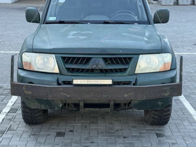 Зеленый Мицубиси Паджеро, объемом двигателя 3.2 л и пробегом 170 тыс. км за 3900 $, фото 1 на Automoto.ua