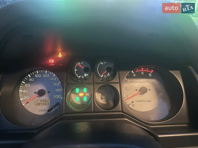 Зелений Міцубісі Паджеро, об'ємом двигуна 3.2 л та пробігом 310 тис. км за 9999 $, фото 1 на Automoto.ua