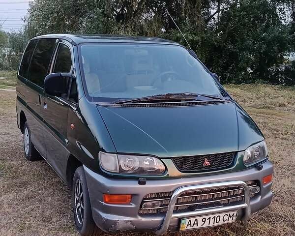 Зеленый Мицубиси Спейс Гир, объемом двигателя 2 л и пробегом 440 тыс. км за 3800 $, фото 1 на Automoto.ua