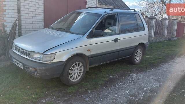 Сірий Міцубісі Спейс Раннер, об'ємом двигуна 1.8 л та пробігом 292 тис. км за 1000 $, фото 1 на Automoto.ua