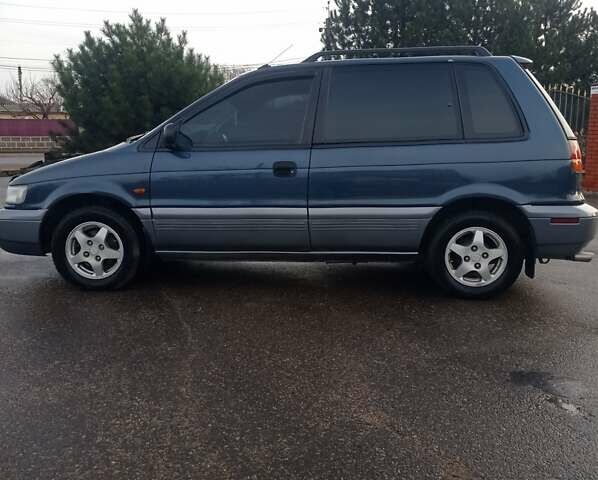 Синій Міцубісі Спейс Раннер, об'ємом двигуна 1.8 л та пробігом 390 тис. км за 2700 $, фото 1 на Automoto.ua