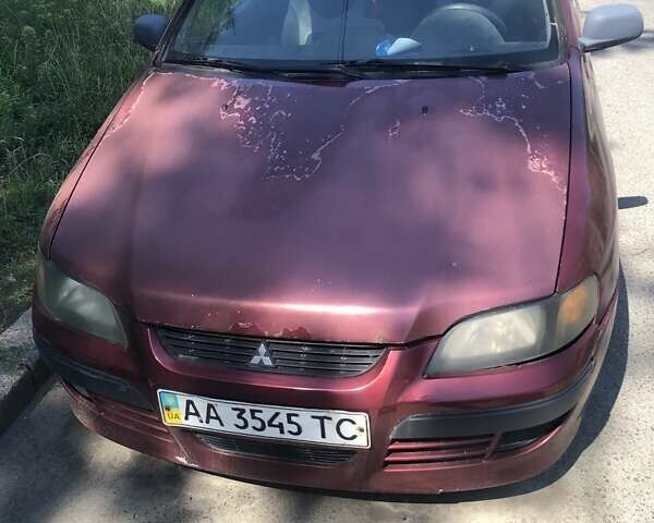 Красный Мицубиси Спейс Стар, объемом двигателя 1.6 л и пробегом 300 тыс. км за 1200 $, фото 1 на Automoto.ua