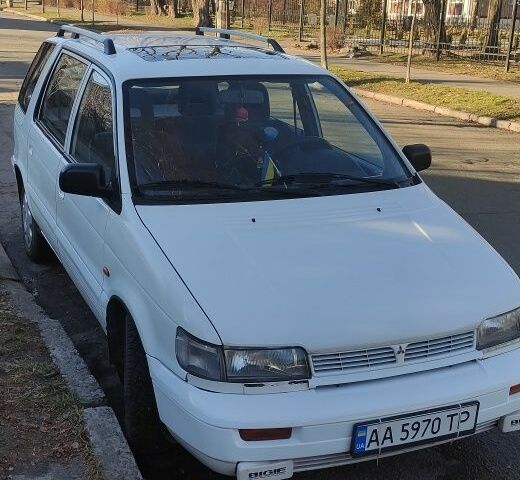 Белый Мицубиси Спейс Вагон, объемом двигателя 2 л и пробегом 493 тыс. км за 2350 $, фото 1 на Automoto.ua