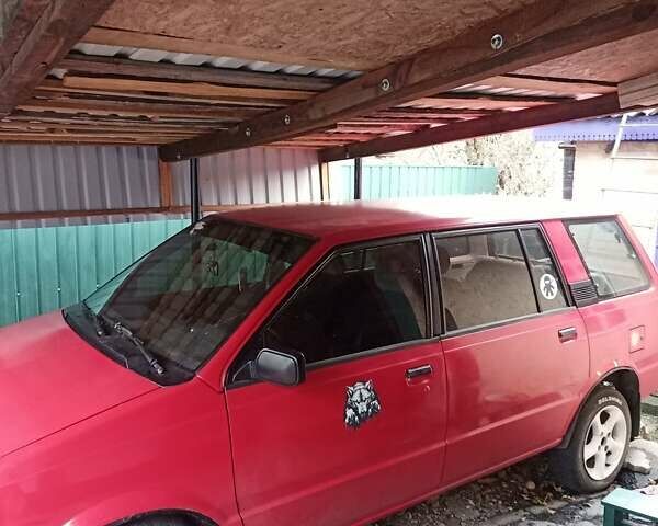 Красный Мицубиси Спейс Вагон, объемом двигателя 1.8 л и пробегом 334 тыс. км за 1350 $, фото 1 на Automoto.ua