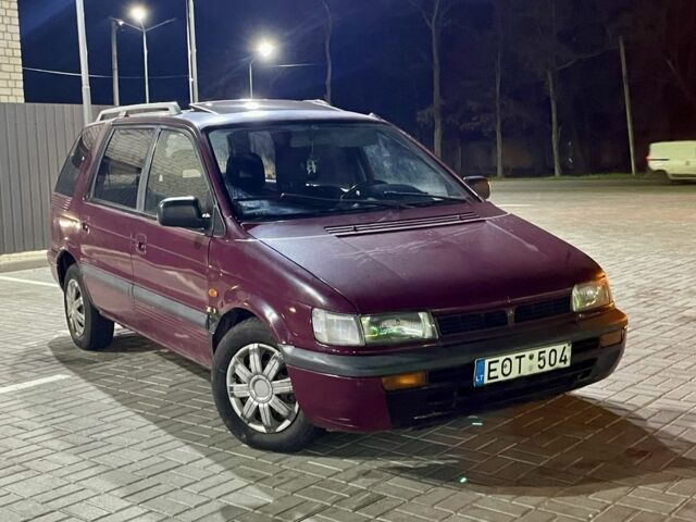 Красный Мицубиси Спейс Вагон, объемом двигателя 2 л и пробегом 300 тыс. км за 1050 $, фото 1 на Automoto.ua