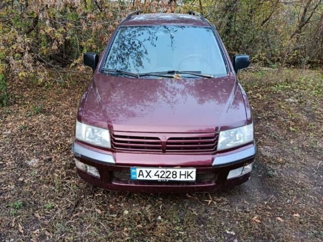 Красный Мицубиси Спейс Вагон, объемом двигателя 2.4 л и пробегом 200 тыс. км за 2944 $, фото 1 на Automoto.ua