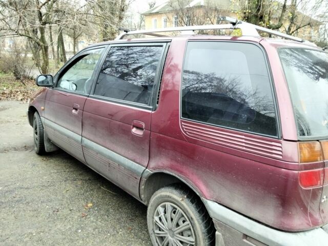 Красный Мицубиси Спейс Вагон, объемом двигателя 2 л и пробегом 300 тыс. км за 2011 $, фото 1 на Automoto.ua