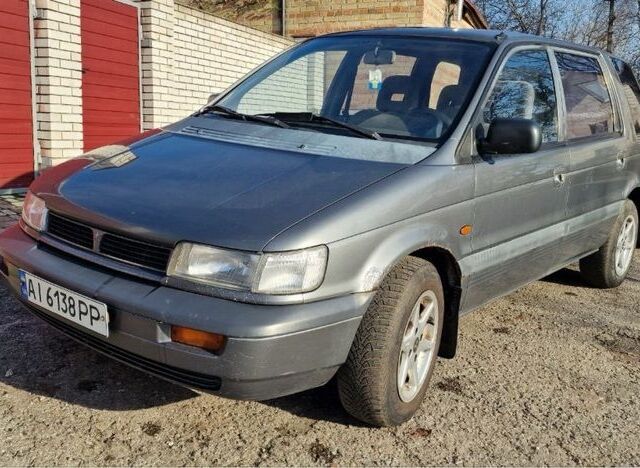 Сірий Міцубісі Спейс Вагон, об'ємом двигуна 1.8 л та пробігом 410 тис. км за 2000 $, фото 1 на Automoto.ua