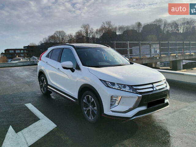 Білий Міцубісі Eclipse Cross, об'ємом двигуна 1.5 л та пробігом 74 тис. км за 19990 $, фото 1 на Automoto.ua
