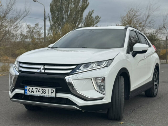 Белый Мицубиси Eclipse Cross, объемом двигателя 1.5 л и пробегом 150 тыс. км за 18100 $, фото 1 на Automoto.ua