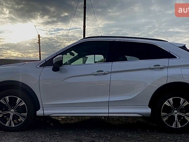Белый Мицубиси Eclipse Cross, объемом двигателя 2 л и пробегом 25 тыс. км за 21000 $, фото 1 на Automoto.ua