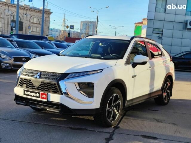 Белый Мицубиси Eclipse Cross, объемом двигателя 24 л и пробегом 57 тыс. км за 25790 $, фото 1 на Automoto.ua