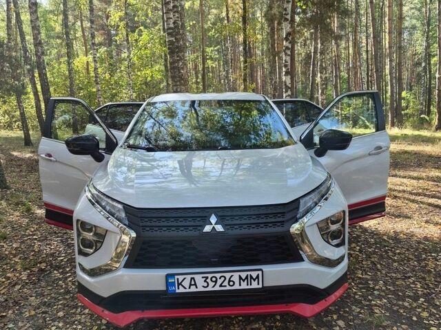 Белый Мицубиси Eclipse Cross, объемом двигателя 1.5 л и пробегом 105 тыс. км за 18500 $, фото 1 на Automoto.ua