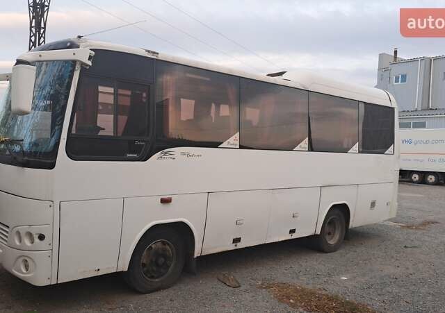 Белый Мицубиси Fuso Rosa, объемом двигателя 3.91 л и пробегом 680 тыс. км за 9500 $, фото 1 на Automoto.ua