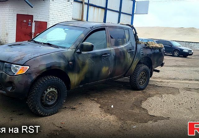 Черный Мицубиси L200, объемом двигателя 2.5 л и пробегом 0 тыс. км за 6500 $, фото 1 на Automoto.ua