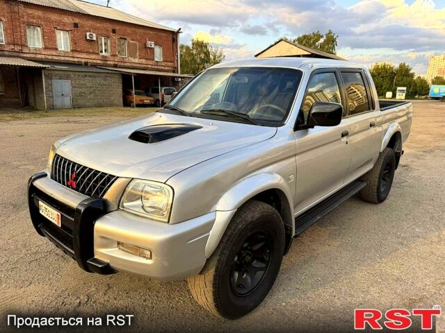 Серый Мицубиси L200, объемом двигателя 2.5 л и пробегом 213 тыс. км за 4800 $, фото 1 на Automoto.ua