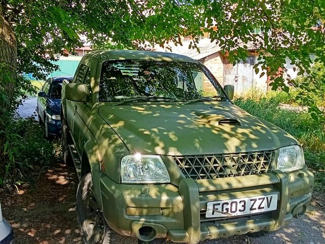 Зеленый Мицубиси L200, объемом двигателя 2.5 л и пробегом 83 тыс. км за 4300 $, фото 1 на Automoto.ua