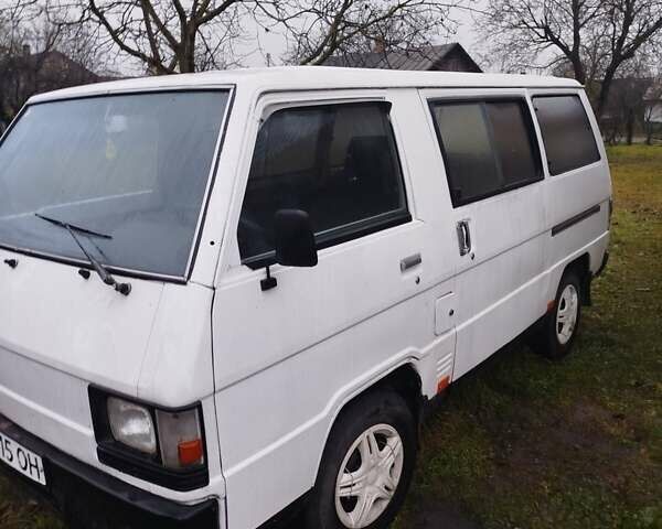 Белый Мицубиси L 300, объемом двигателя 1.6 л и пробегом 84 тыс. км за 650 $, фото 1 на Automoto.ua