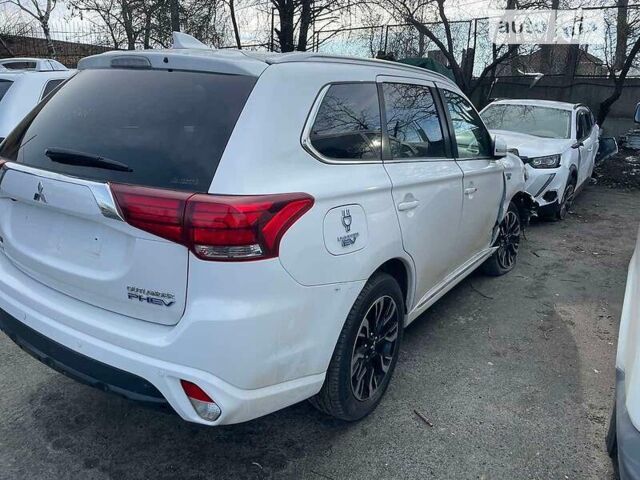 Міцубісі Outlander PHEV, об'ємом двигуна 0 л та пробігом 50 тис. км за 18500 $, фото 1 на Automoto.ua