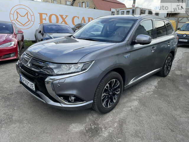 Сірий Міцубісі Outlander PHEV, об'ємом двигуна 2 л та пробігом 99 тис. км за 24800 $, фото 1 на Automoto.ua