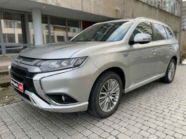 Сірий Міцубісі Outlander PHEV, об'ємом двигуна 2.4 л та пробігом 13 тис. км за 31990 $, фото 1 на Automoto.ua