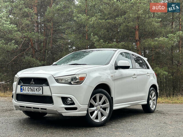 Белый Мицубиси Outlander Sport, объемом двигателя 2 л и пробегом 260 тыс. км за 8999 $, фото 1 на Automoto.ua