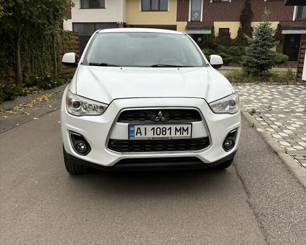 Мицубиси Outlander Sport 2015 в Вышгороде на Automoto.ua Белый Мицубиси Outlander Sport, объемом двигателя 2 л и пробегом 136 тыс. км за 10700 $, фото 1 на Automoto.ua