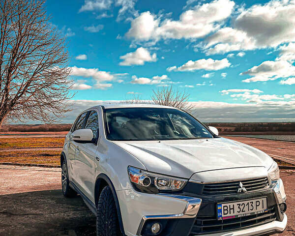 Белый Мицубиси Outlander Sport, объемом двигателя 2.4 л и пробегом 270 тыс. км за 14999 $, фото 1 на Automoto.ua